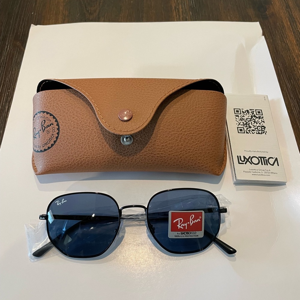 Brand-new Ray-Ban‘s.